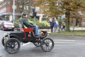 Veteran car approaching Crawley High Street, November 2008